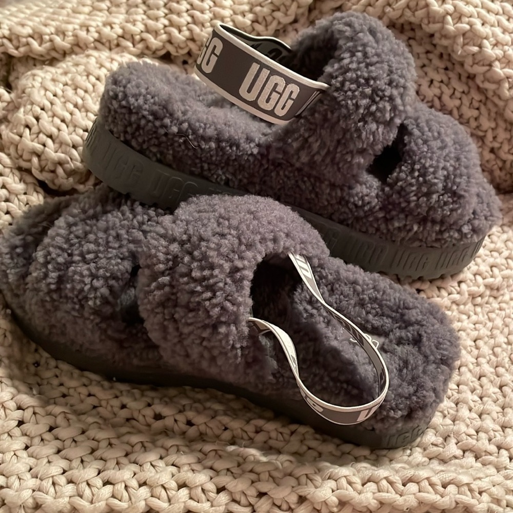Ugg treadlite platform size 12 brand new!! Never worn .. real fur from lamb ..